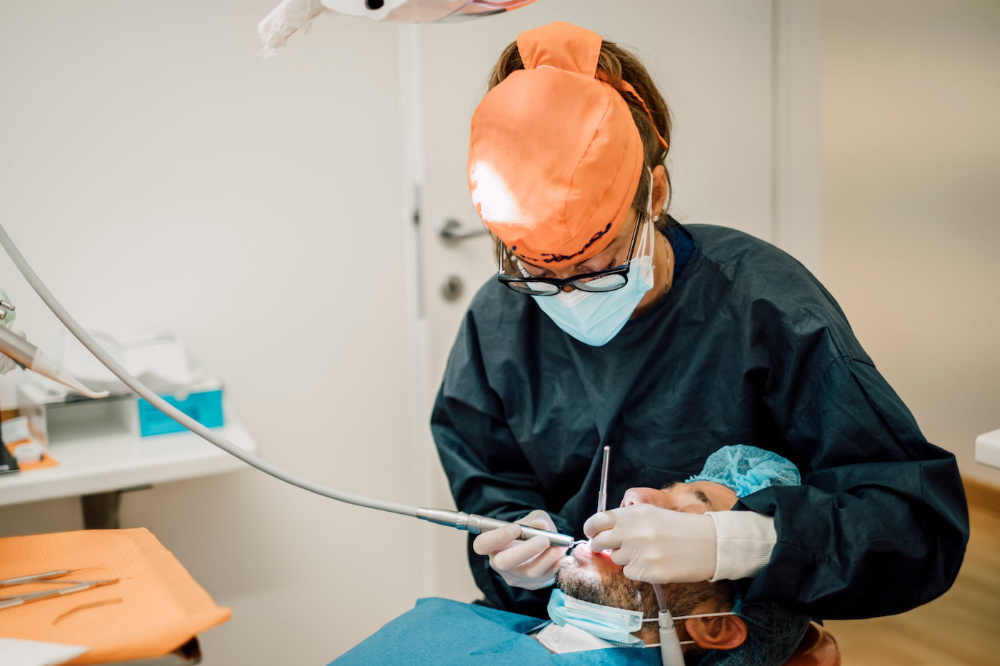 Visita clinica per la valutazione implantare e la riabilitazione completa della bocca